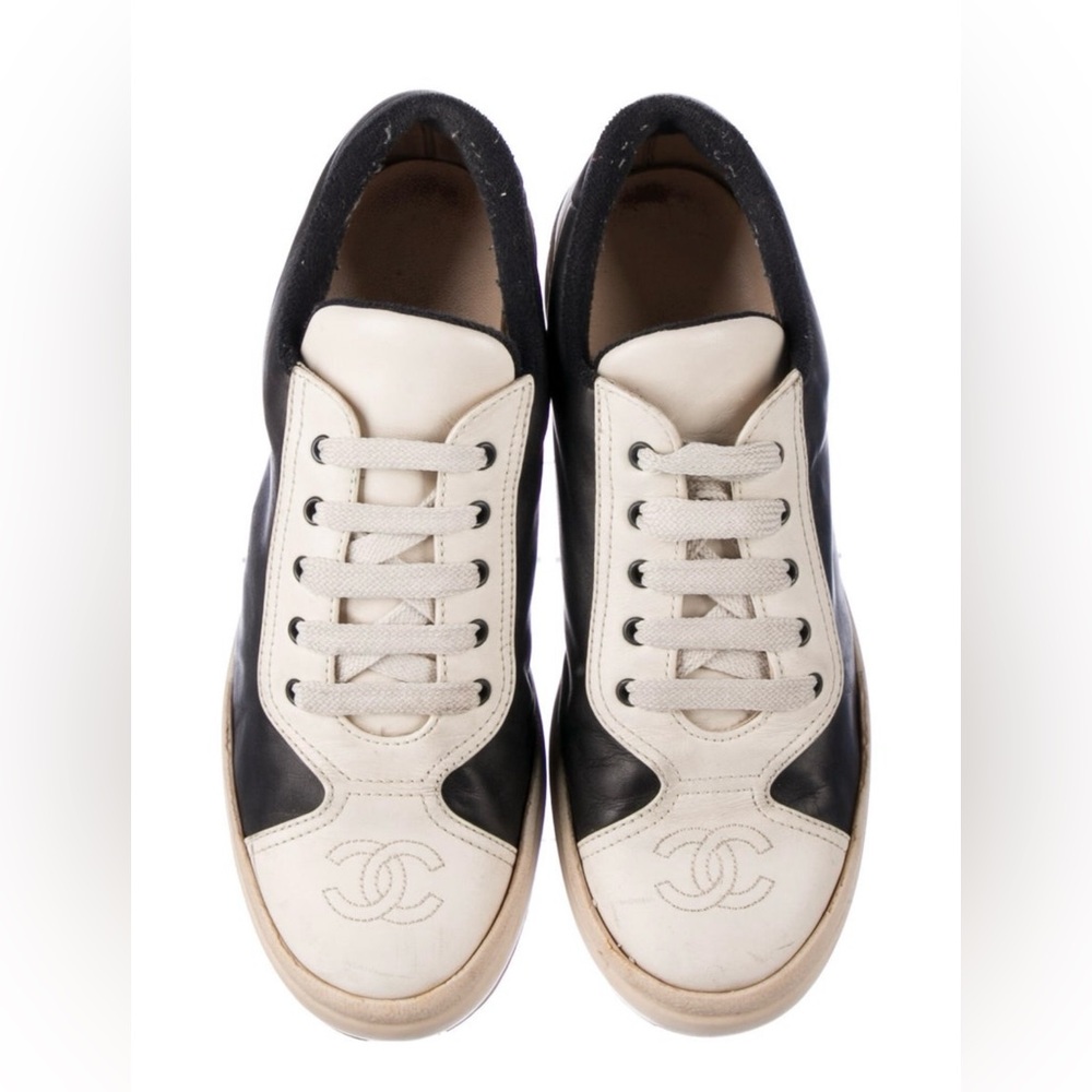 CHANEL Leather black and white sneakers size US 7